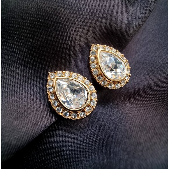 Vintage SWAROVSKI Teardrop Crystal Rhinestones Clear White and Gold Clip Earring - Picture 6 of 9